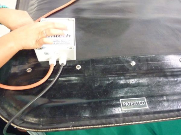 Self heating vacuum bag autonomous for lamination process